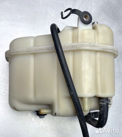 Тойота Превия Бачок расширительный