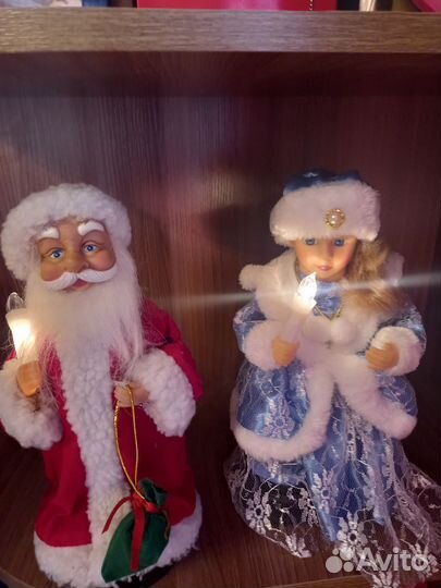 Дед мороз и снегурочка под елку