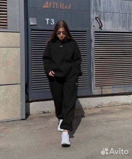 Спортивный костюм женский