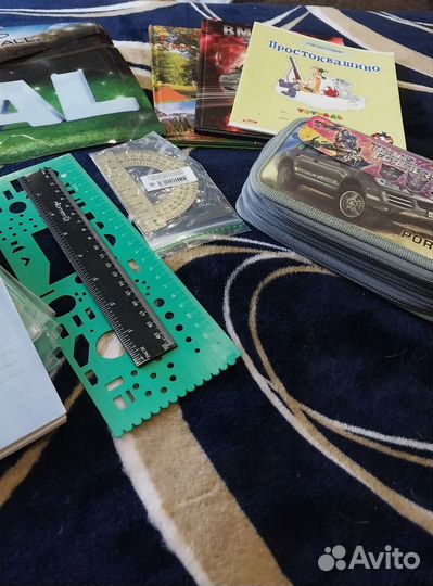 Школьные принадлежности для мальчика