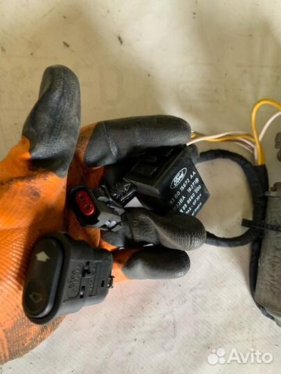 Моторчик подъема крыши Ford Mondeo FD 1993