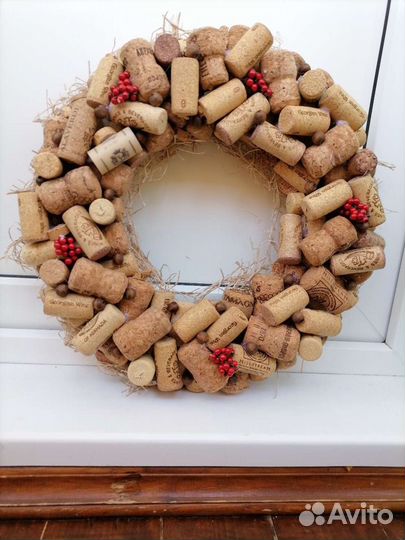 Венок новогодний из пробок (ручная работа)