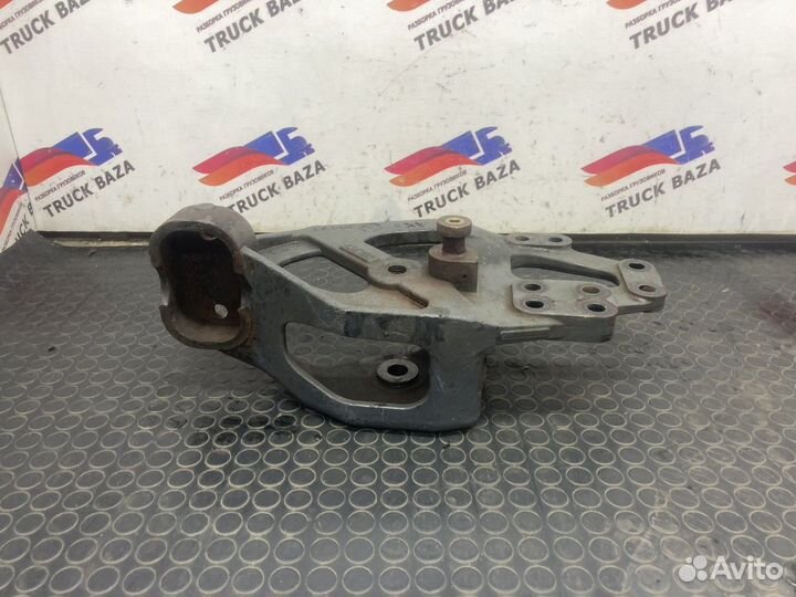 Кронштейн рессоры правый передний