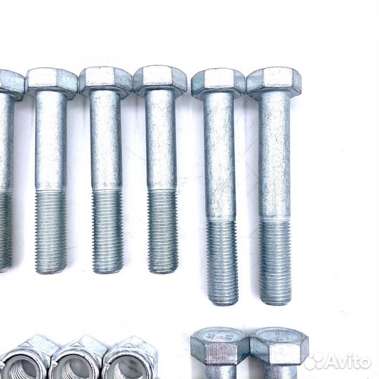 Болты крепления тяг Нива