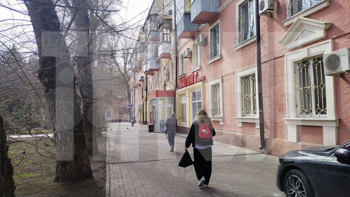 Магазин 52 кв.м на первом этаже