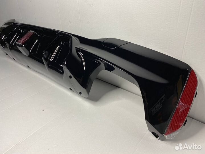 BMW G30 \ Диффузор с дополнительным фонарем