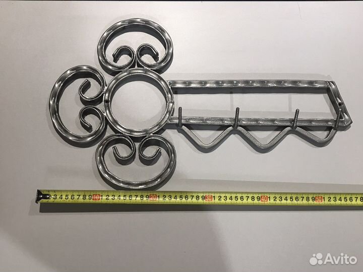 Вешалка в виде ключа