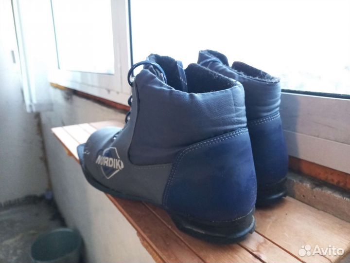 Лыжные ботинки