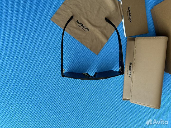 Солнцезащитные очки burberry