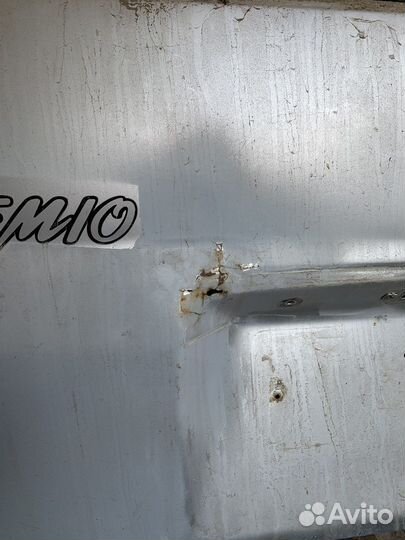 Крышка багажника Mazda Demio 1999