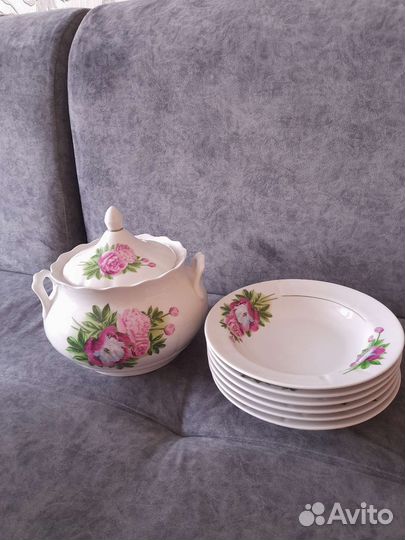 Набор столовой посуды новый