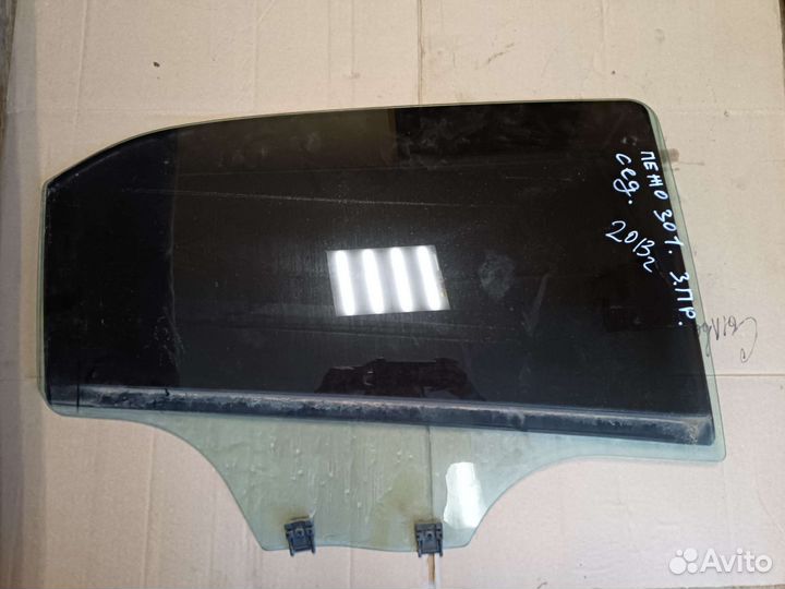 Стекло двери заднее правое Peugeot 301