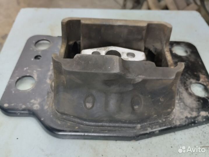 Левая подушка двигателя форд мондео 2л. дизель (оп