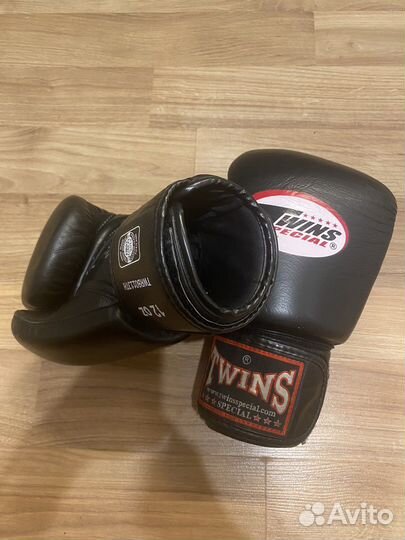 Боксерские перчатки 12 oz
