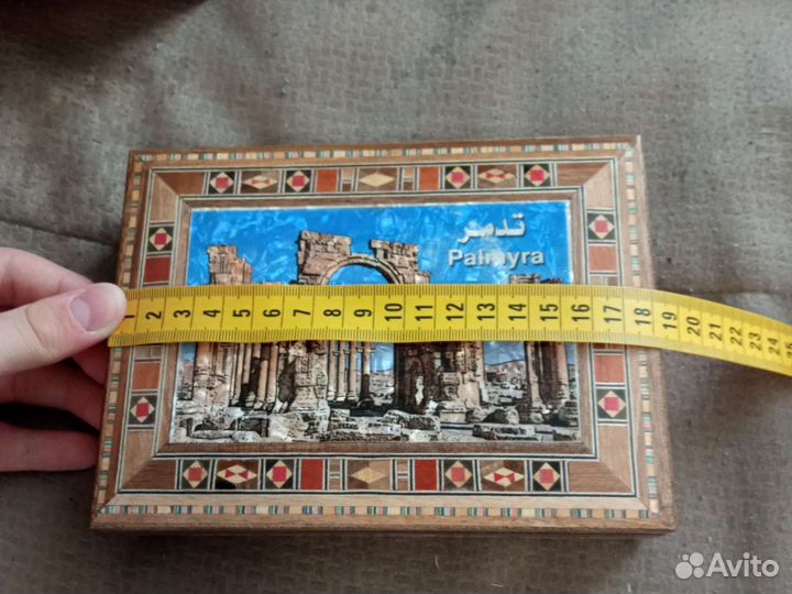 Деревянная шкатулка