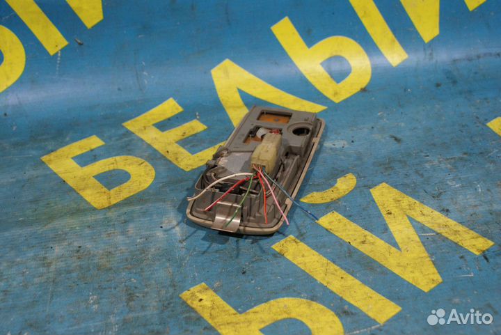 Плафон с кнопкой люка Toyota Corolla E11