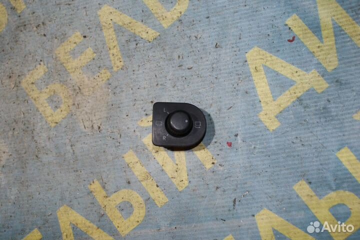 Кнопка регулировки зеркал Volkswagen Bora