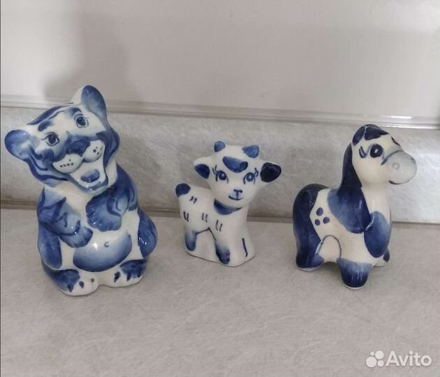 Фигурки фарфоровые
