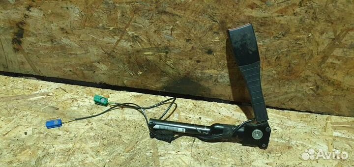 Преднатяжитель ремня правый Opel Corsa D 2006-2015