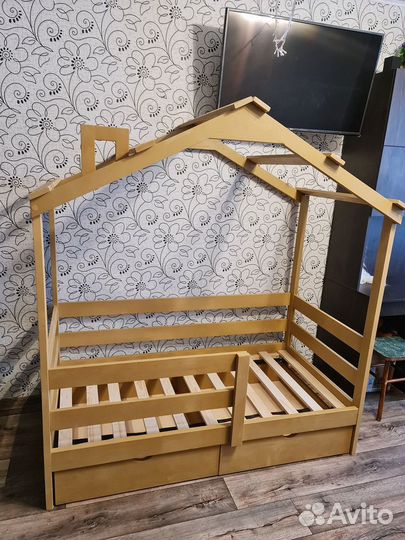 Детская кровать домик