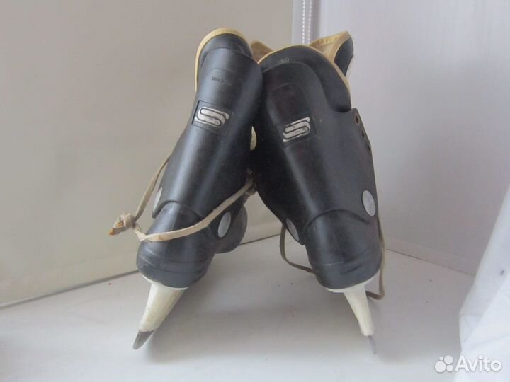 Лыжи + палки 160 см. коньки