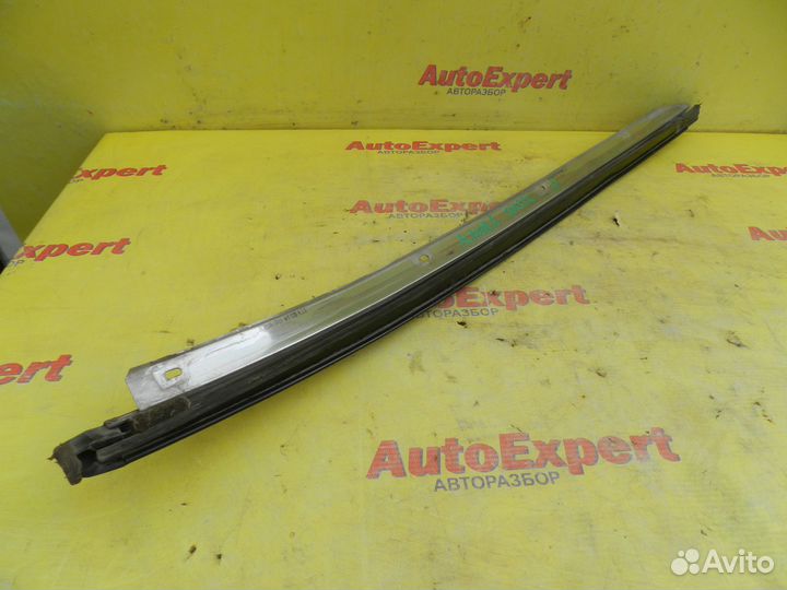 Молдинг лобового стекла правый Nissan Almera Class