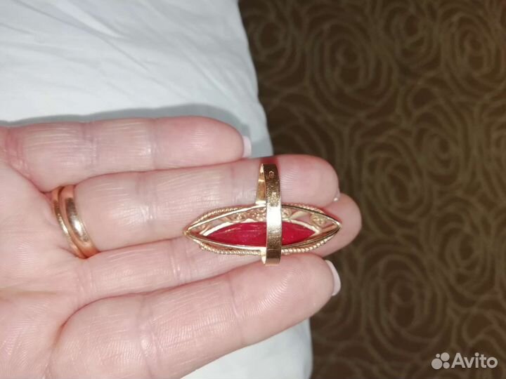 Золотое кольцо с рубином. 