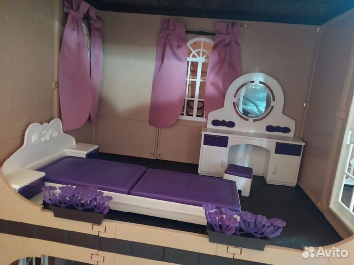 Кукольный домик с мебелью