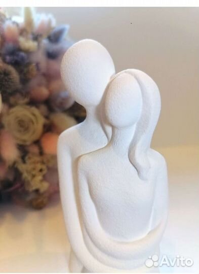 Интерьерная статуэтка влюблённая пара