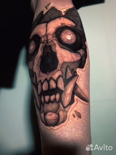 Мастер татуировки