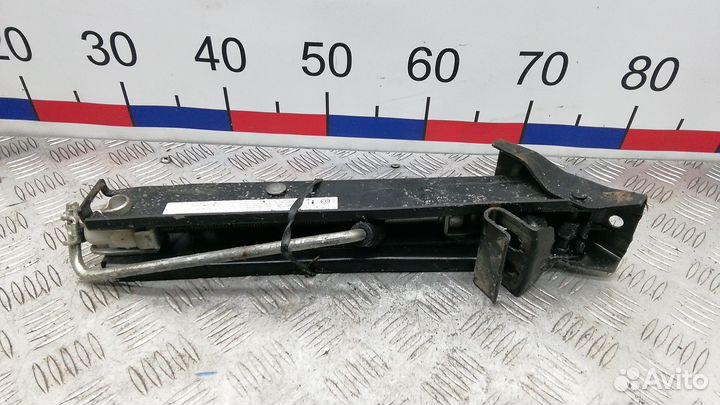 Домкрат на Volkswagen Tiguan 1