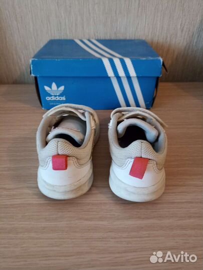 Кроссовки adidas