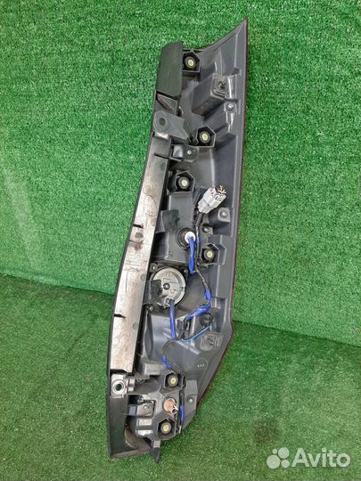 Стоп сигнал toyota noah ZRR80 2011 контрактная