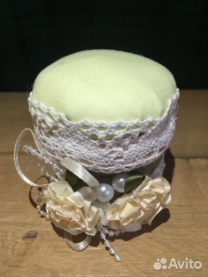 В подарок маме, бабушке - игольницы ручной работы