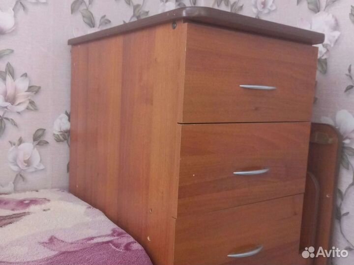 Детская кроватка с продольным маятником