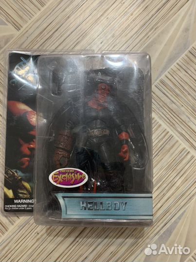 Hellboy mezco фигурка