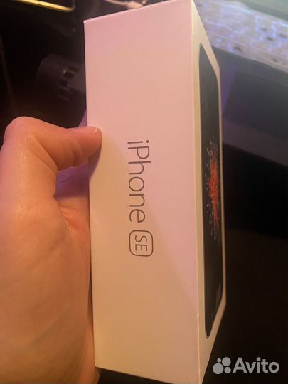 iPhone SE, 32 ГБ