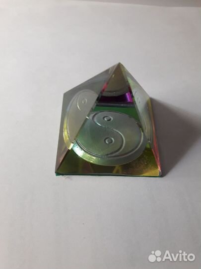 Пирамида с Инь-Янь