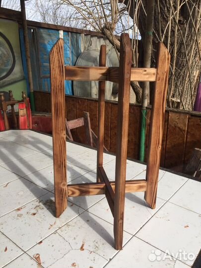 Подставки под бутыль 19л