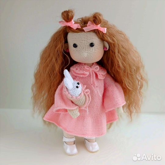 Вязаная кукла ручной работы