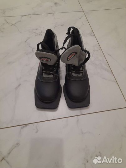 Лыжные ботинки