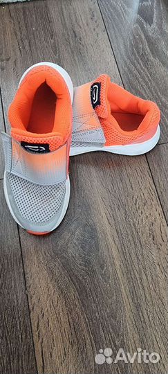 Кроссовки для девочки