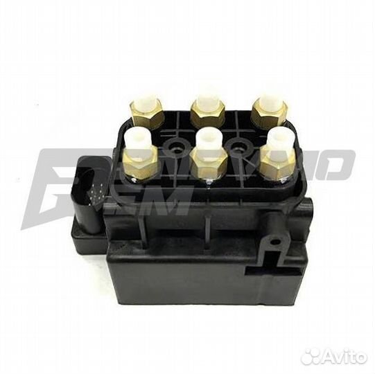 Блок клапанов пневмоподвески Volkswagen Touareg