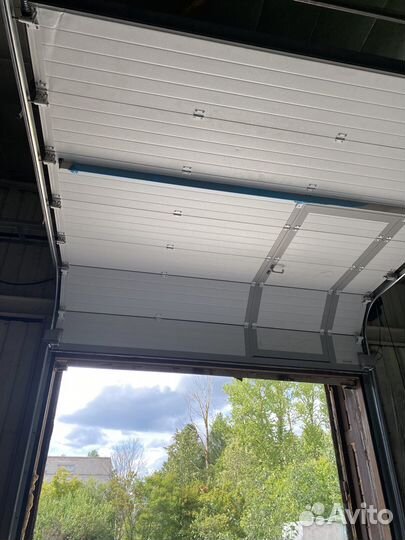 Ворота секционные подъемные бу