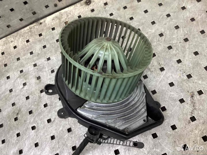 Моторчик печки Volkswagen Passat