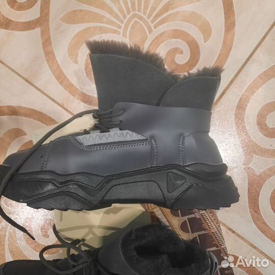 Ботинки зимние 40 размер новые