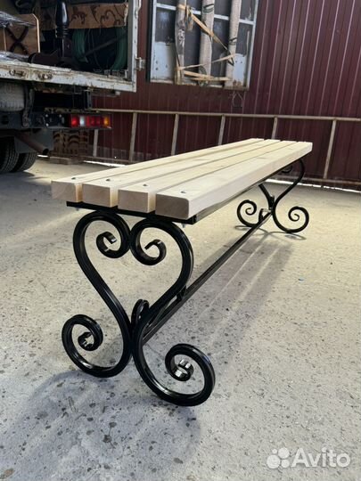 Кованая лавочка