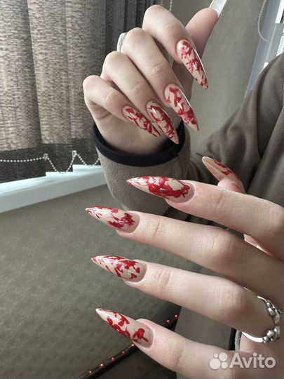 Модель на маникюр