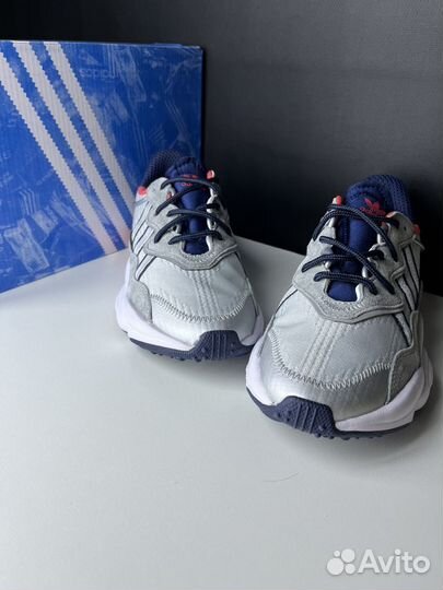 Кроссовки adidas ozweego