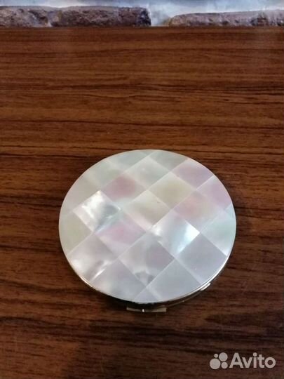 Винтажная пудреница Европа